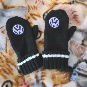 VOLKSWAGEN Black mittens Adult S/M - 2 lefties